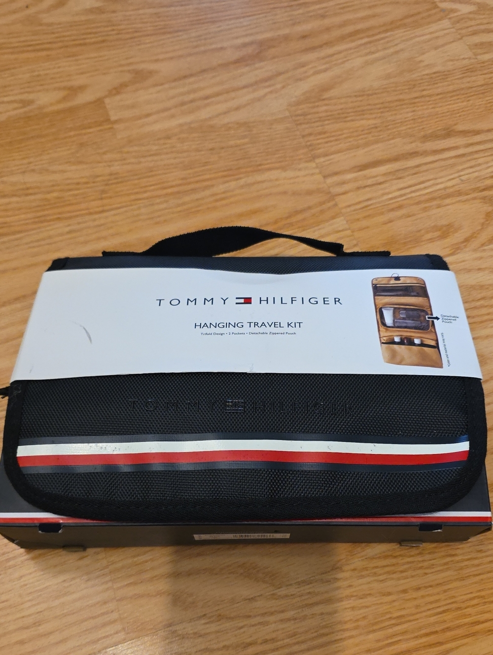 Tommy Hilfiger Hanging Travel Kit